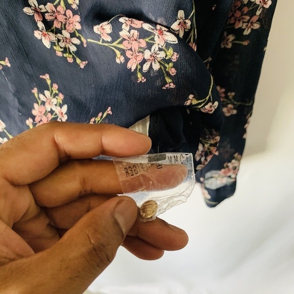 Tommy Hilfiger Women’s Long Sleeve Ruffled Front Floral Print Top Blouse Size S - Picture 9 of 12